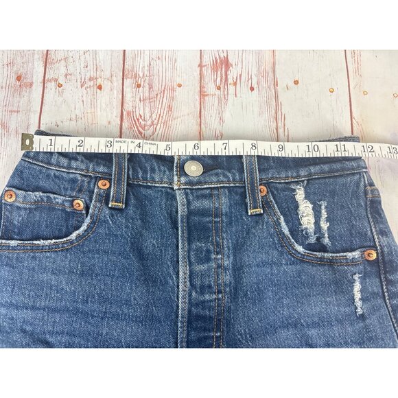 Levis High-Waisted Distressed Denim Shorts With Frayed Hem Size 26 - Picture 12 of 14